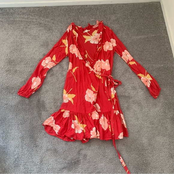 LIKE NEW BILLABONG Ruff Girl Club Wrap
Dress - Picture 5 of 6